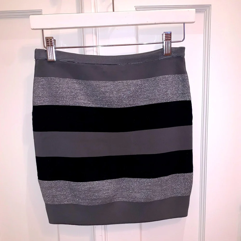 đź’• BEBEđź’•BANDAGE SKIRTđź’•EXCELLENT CONDITION! - Picture 1 of 8